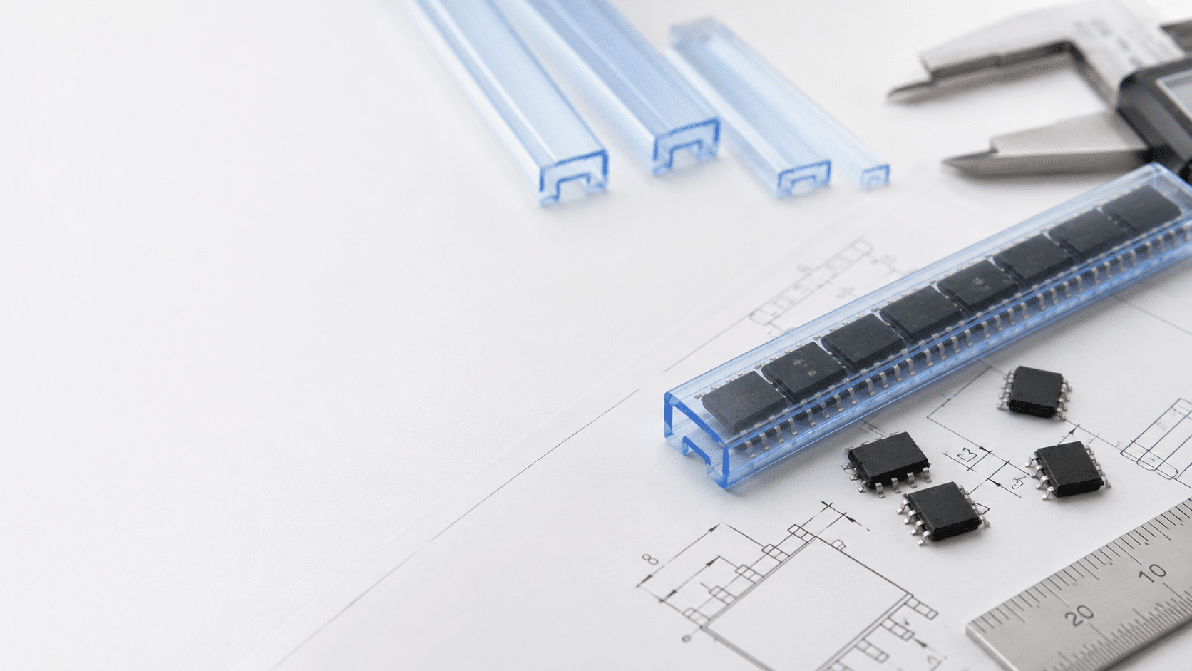 MC-150SOIC/AS antistatic IC shipping tube with SOIC-8 devices and a mechanical drawing